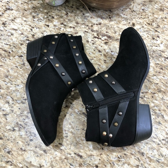 Express Black Suede-like Studded Ankle Block Heel Boots 9 - Picture 3 of 9